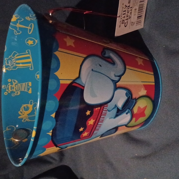 Schylling's silly circus pail and a puzzle format for a little choo-choo - Picture 4 of 8